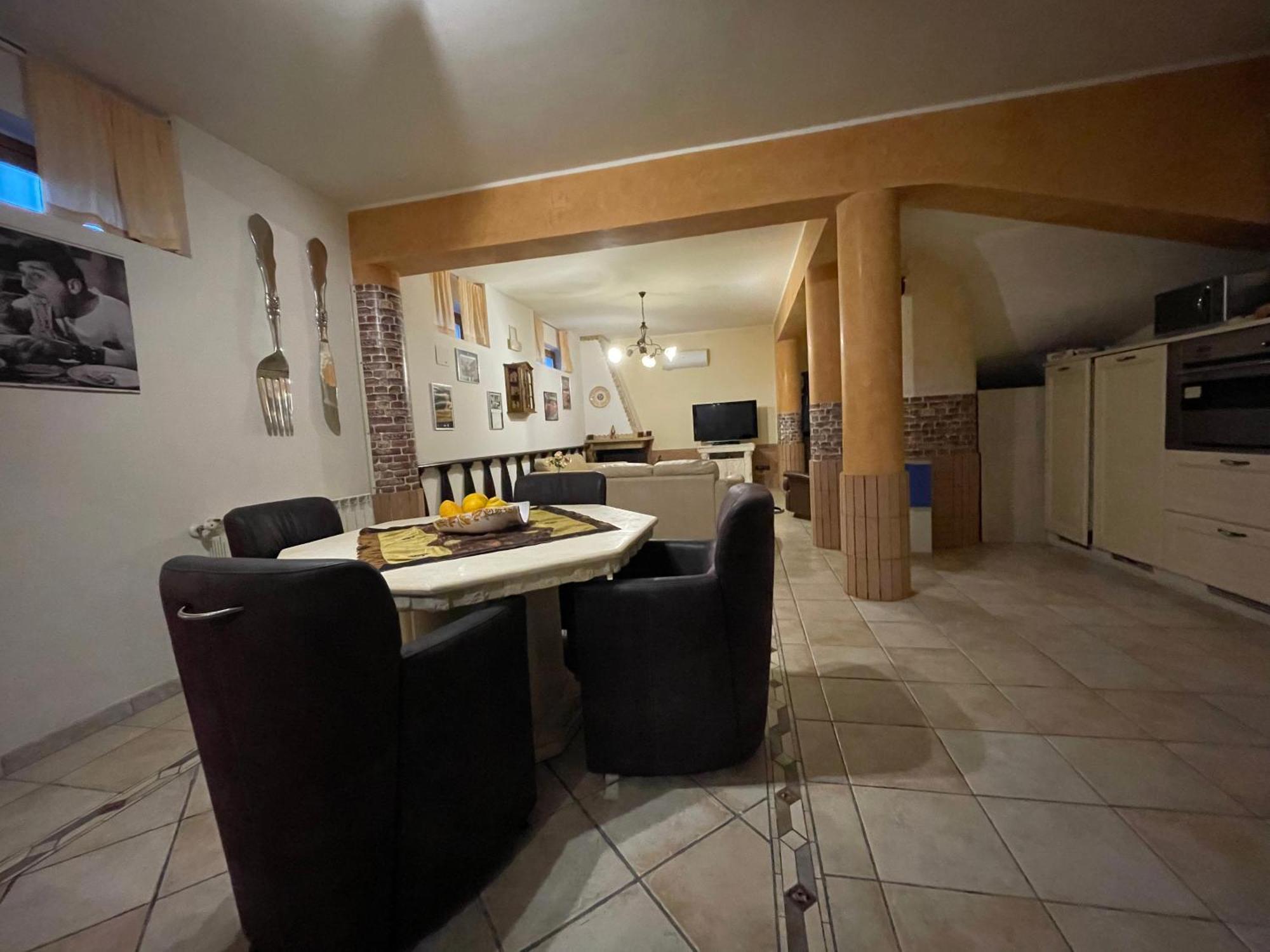 וילאפרנקה טירנה Residence Don Turi מראה חיצוני תמונה