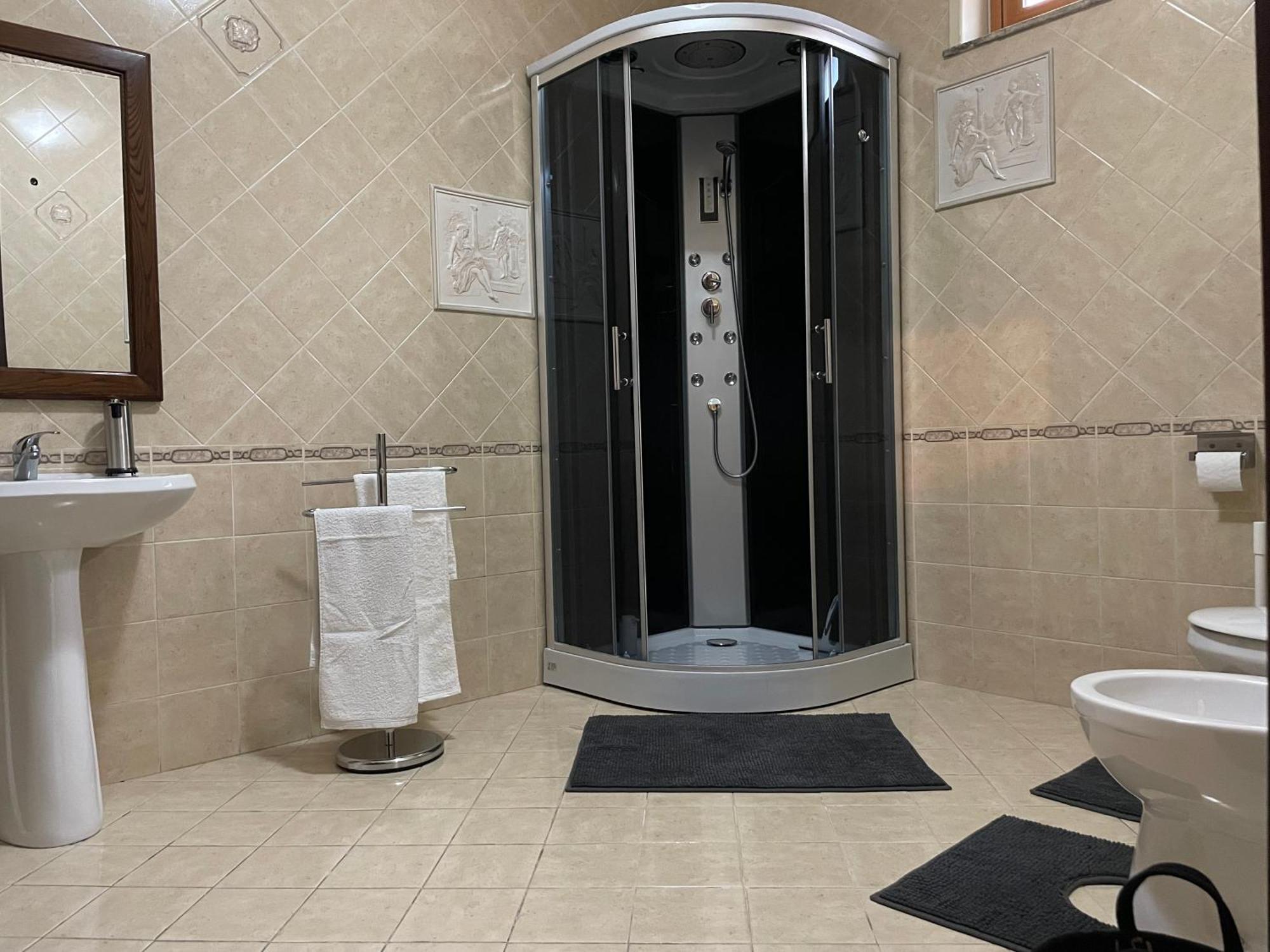וילאפרנקה טירנה Residence Don Turi מראה חיצוני תמונה